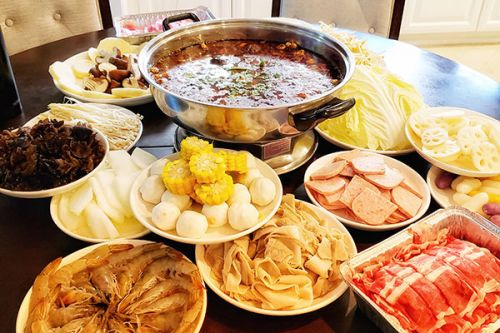 美國(guó)月子中心太熱鬧了，大家在一起吃火鍋
